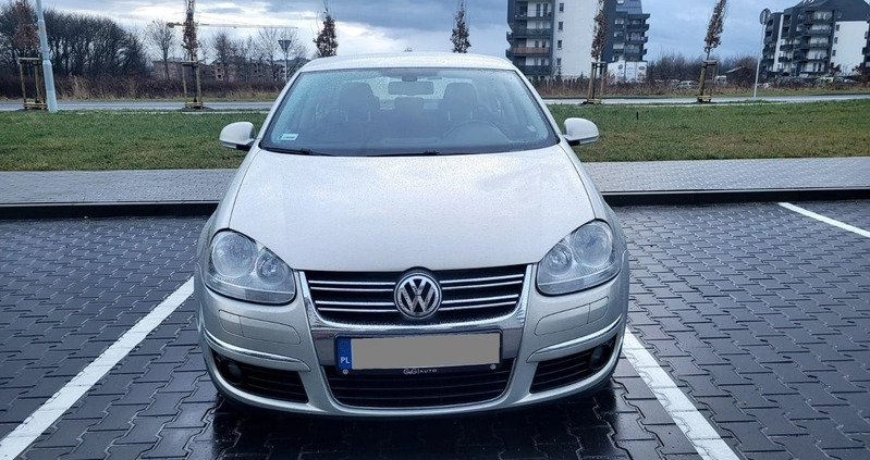 Volkswagen Jetta cena 13900 przebieg: 234000, rok produkcji 2010 z Rzeszów małe 121